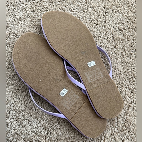 Aerie Flip Flops- Lilac - Picture 2 of 2